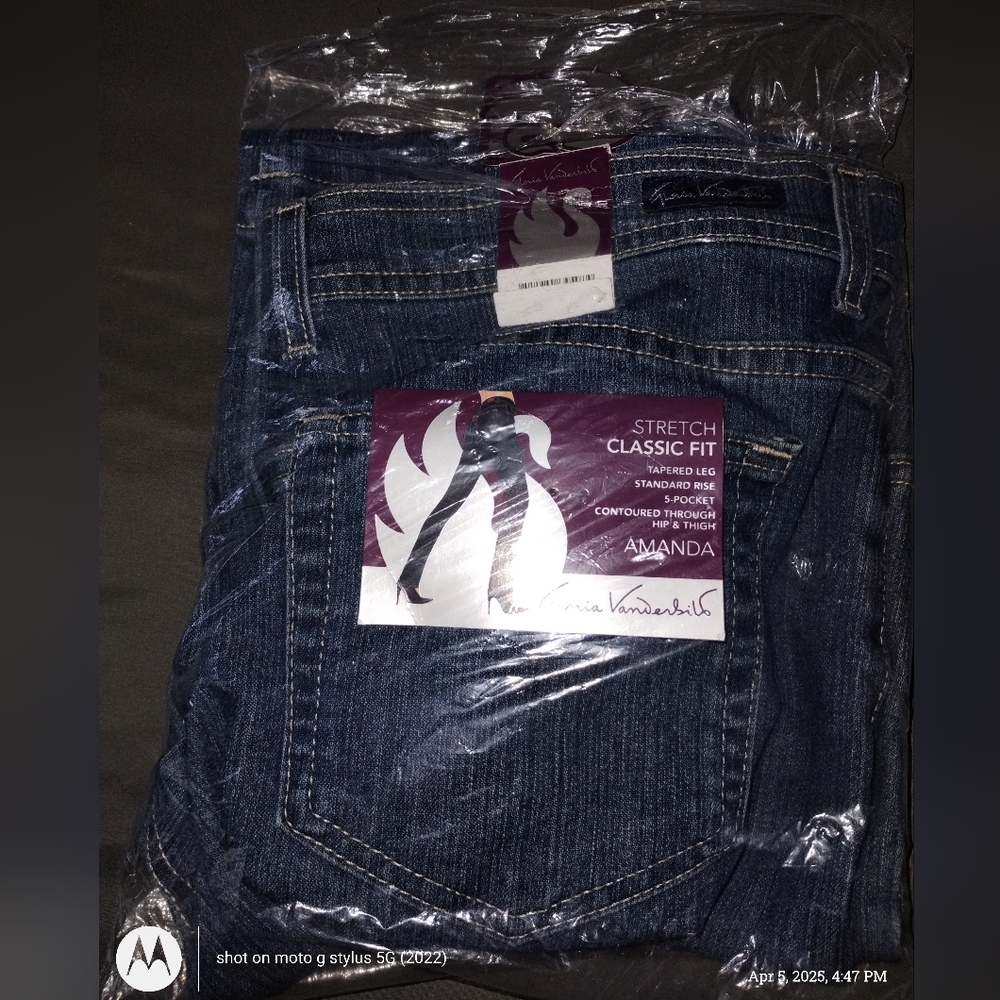 Amanda Stretch Classic Fit Jeans